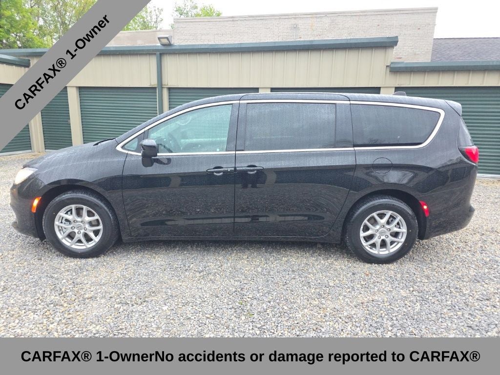 2024 Chrysler Voyager LX