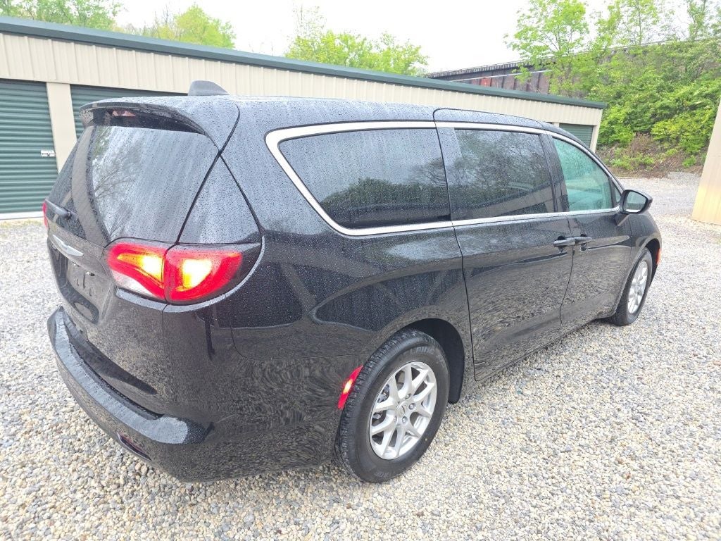 2024 Chrysler Voyager LX